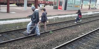 Paris to melun by train and bus the journey time between paris and melun is around 54 min and covers a distance of around 47 km. A La Gare De Melun C Etait La Ruee Pour Rejoindre Le Rer D Le Parisien