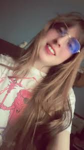 Daniela Morris (@feedersauria)