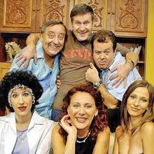 La bloc este un serial tv de comedie românesc regizat în 2002, produs de media pro. La Bloc Serial Tv Las Fierbinti Toate Episoadele Posts Facebook