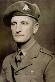 Wor. Bro. Major F.R.A (Bob) Hynds MC Born in Belfast in 1893, he enlisted  in the Royal Ulster Rifles in 1923 and went