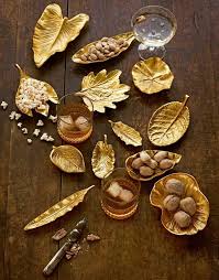 Weihnachtsdeko Ideen Und Inspiration Rund Um Die Farbe Gold Naturlicher Weihnachtsschmuck Weihnachtstischgedecke Weihnachtsdekoration Ideen
