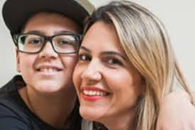 Jornalista retrata em livro história de superação de seu filho  diagnosticado com leucemia