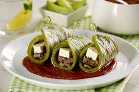 Bistec En Salsa Roja De Guajillo Nopales Rellenos De Carne Y Queso En Salsa Roja Receta Nopales Recetas Recetas Con Verduras Nopal