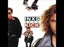 Michael hutchence, de zanger en het boegbeeld van inxs, overlijdt op mysterieuze wijze op 22 november 1997. Inxs Mystify Youtube