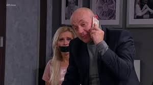 Absolvoval hudebně dramatický obor na pražské konzervatoři. Ohnivy Kure Smrt Na Koberci Tv Episode 2018 Imdb