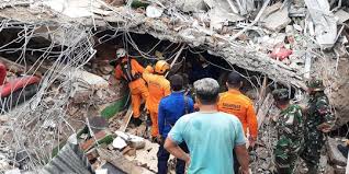Daryono belum mengetahui dengan pasti penyebab minimnya gempa susulan di majene dan mamuju. Basarnas Berhasil Temukan 49 Korban Jiwa Gempa Mamuju Dan Majene Merdeka Com