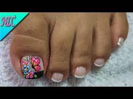Jun 18, 2021 · a finales de la edad media en inglaterra, durante los siglos xiv y xv, se pusieron de moda unos zapatos puntiagudos tanto en niños como adultos que destrozaban (literalmente) los pies. Pintados De Unas De Pies Mariposa Nail Art