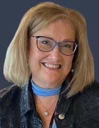 Lynne Porter's Instagram, Twitter & Facebook