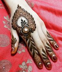 The design starts from the wrist and comes to the little finger. Best Eid Mehndi Designs 2021 Special Collection Hutwani Com