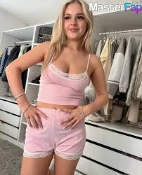 Brooke Marsden OnlyFans Unveiling Photos - Rare Access