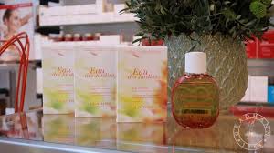 Clarins eau des jardins/uplifts refreshes captivates natural spray, 3.4 ounce. Clarins Eau Des Jardins Youtube