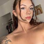 Carissa Bateman's Instagram, Twitter & Facebook