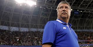 Hernán bolillo gómez no es más técnico de la selección de ecuador. Bolillo Gomez Volvera A Ser Director Tecnico De Ecuador