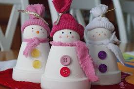 Schneemann Figuren Mit Schal Und Hut Basteln Mit Tontopfen Basteln Weihnachten Weihnachtsgeschenke Basteln
