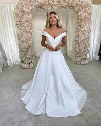 Maybe you would like to learn more about one of these? Elegante Schulterfreie Brautkleider Mit V Ausschnitt A Linie Gunstige Plissee Brautkleider Babyonlinewholesale