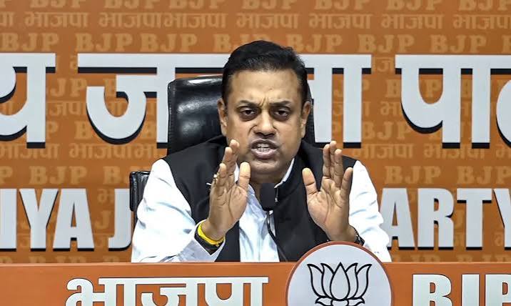 चुनाव आयोग पर घमासान के बीच संबित पात्रा का कांग्रेस पर हमला, नवीन चावला का किया जिक्र - India TV Hindi
