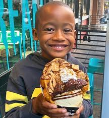 Pair dried floral from JOANN with a vase for an easy way to elevate your  space! cur.lt/03xv1qinl