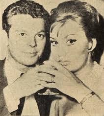 Elizabeth Kempton's Instagram, Twitter & Facebook