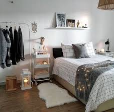 Best 25 small apartment bedrooms ideas on pinterest small via pinterest.com. Apartment Bedroom Ideas Pinterest Design Corral