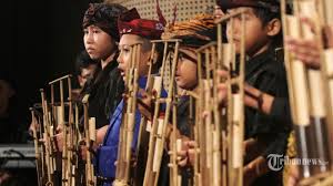 Aug 27, 2020 · 2. Mengenal Alat Musik Tradisional Di Indonesia Ada Angklung Dari Jawa Barat Tribunnews Com Mobile