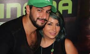 أحيت الفنانة ميمي جمال ذكرى ميلاد زوجها الفنان الراحل حسن مصطفى ، الذي ولد في 26 يونيو 1933، وتوفي في 16 مايو عام 2015، تاركًا إرثًا فنيًا ضخمًا. Ø¯ÙŠÙ…Ø§ Ø¨ÙŠØ§Ø¹Ø© ØªÙ†ÙØµÙ„ Ø¹Ù† Ø²ÙˆØ¬Ù‡Ø§ Ø§Ù„Ø«Ø§Ù†ÙŠ Ø¨Ø¹Ø¯ ØªÙŠÙ… Ø­Ø³Ù† ØªØ¹Ù„ÙŠÙ‚ ÙŠØ±ÙˆÙŠ Ø§Ù„Ø­Ù‚ÙŠÙ‚Ø© Jadeedoha