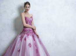 Il completo da sposo tinta unita oppure l' abito da sposo maschile spezzato. Abiti Da Sposa Colorati Fotogallery Donnaclick Strapless Dress Formal Girls Dresses Colored Wedding Dresses