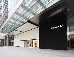 Pin By Natalia R On Adore Storefront Design Facade Design Luxury Store