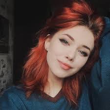 Elizabeth Renard's Instagram, Twitter & Facebook