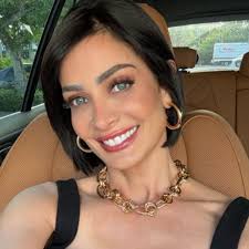 Exclusiva: La chef nacida en Honduras y fundadora de MarieBelle New York  presenta su lujosa colección de recetas, ¡y comparte una de pastel de  chocolate sin harina! 😍