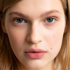 Der pickel im gesicht kann an dieser stelle auf erhöhten alkoholkonsum oder auf zu fettiges essen hindeuten. Pickel Guide So Entfernst Du Hautunreinheiten Richtig The Treatment Files At