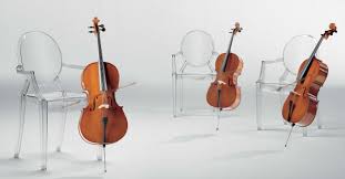 Ainsi, ce n'est pas seulement la chaise qui. Chaise Louis Ghost Kartell Transparent Made In Design