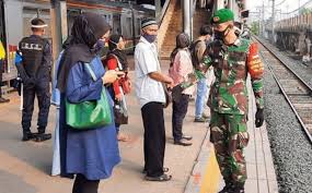 Info kereta dan harga kereta terbaru di pasaran. Cek Jadwal Krl Saat Ppkm Pulang Jangan Malam Malam Nanti Ketinggalan Kereta Okezone Economy