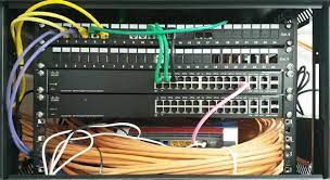 Hochwertiger 19 netzwerkschrank für die wandmontage mit abschließbarer sicherheitsglastür. Zwei Switche Im Netzwerkschrank Der Shopblogger