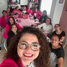 Amamos los #lunes de juntas ☺️🙌🏻🥰 Hoy nuestra junta fue todo un éxito 💐  Nos reunimos para organizar todo los que vamos a trabajar en el mes 😘  Festejamos a las reinas