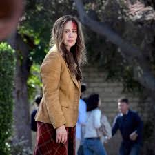 Sandra bullock and sarah paulson play sisters coping with the apocalypse in bird box. Sarah Paulson Hasn T Seen Bird Box Late Show Video Popsugar Entertainment