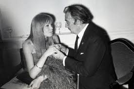 Nei primi anni 2000 aveva fatto scalpore la sua relazione manuel casella poi diventato suo compagno storico. Amanda Lear And Salvador Dali Famousfix Com Post