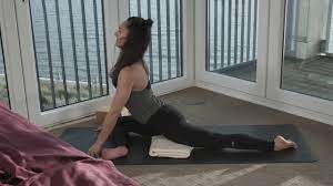 Yoga is now commonplace in leisure centres, health clubs, schools, hospitals and surgeries. Huftubung Yoga Fur Mehr Beweglichkeit Youtube