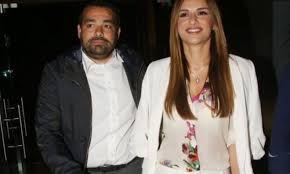 Τα πρώτα προσκλητήρια έχουν σταλεί στους καλεσμένους και το ερωτευμένο ζευγάρι ετοιμάζεται για τη μεγάλη μέρα της ζωής του! Elenh Tsolakh Paylos Petroylakhs H Istoria Agaphs Toys Life Is