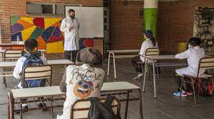 Ese es el sistema híbrido que ha comenzado a planificar un alto número de establecimientos educacionales y sostenedores con miras a marzo de 2021, cuando aún esté presente la pandemia del coronavirus. Vuelta A Las Clases Presenciales Medidas Restricciones Y Cuantos Dias Iran Los Chicos A La Escuela As Argentina