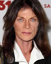 Sin cirugía estética y con más de setenta años, ¡una belleza realmente impresionante!». 🤔🤔 La gente admira a esta actriz, QUE AHORA TIENE 76 AÑOS. A pesar de sus memorables ojos, desapareció