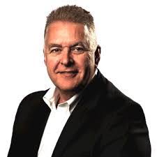 Lisa Gwyn's Instagram, Twitter & Facebook