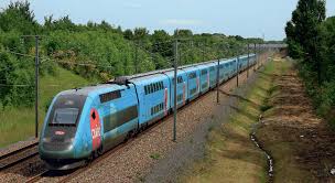 La sncf ouvre mardi les réservations pour ses nouveaux tgv low cost ouigo, des trains moins chers en classe unique, avec des billets à partir à partir de 10 euros, censés attirer de nouveaux clients à la grande vitesse. Les Ouigo 2 Arrivent Rail Passion