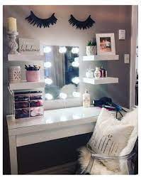 Vanity table has mirror with original illumination which help you do you make up more precisely. Pin On Decoracion