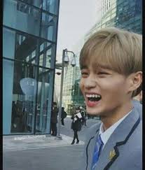 Jual patung pajangan kakek dan nenek payung lucu unik di lapak via www.bukalapak.com. Recehan Wannaone Memes Kpop Story