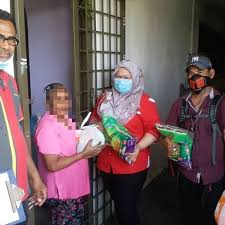 Pejabat pembuat akta tanah/notaris dan kepala kantor yang membidangi pelayanan lelang negara melaporkan pembuatan akta atau risalah lelang perolehan hak atas tanah dan/atau bangunan kepada kepala daerah paling lambat pada tanggal 10 (sepuluh) bulan berikutnya. Phasors Tech Sdn Bhd Ptsb