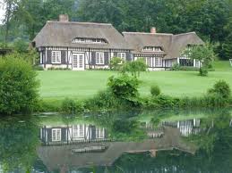 Tres Belle Maison Normande Avec Vue Sur Son Parc Avec Etang Ile Et Riviere T11 Normandie Pays De Caux Exceptionnelle Belle Maison Maison Normande Pays De Caux