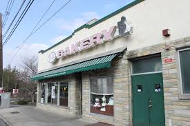 B W Bakery In Hackensack Nj Home Of The Famous Double Crumb Cake But I Go Nuts For The Meltaway Places To Eat Crumb Cake Sweet Savory