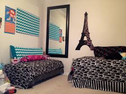 Pin By Nenas Sweettreats On Paris Bedroom Teenage Bedroom Paris Bedroom Room
