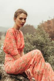 Te traemos una selección de badgley mischka 2015 desde zapatos para bodas, hasta accesorios para novias, todos de badgley mischka 2015. Ahora Las Invitadas Llevan Los Pantalones Tendencias De Bodas Magazine Blog