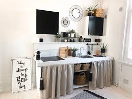 Côté meubles, des tabourets hauts en métal brossé ou en cuir, finiront de donner un look indus' à votre cuisine en u. Comment Creer Sois Meme Sa Cuisine Pas Cher Et En 48h Do It Yourself